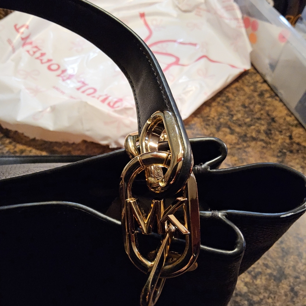 michael kors purse - Picture 9 of 11